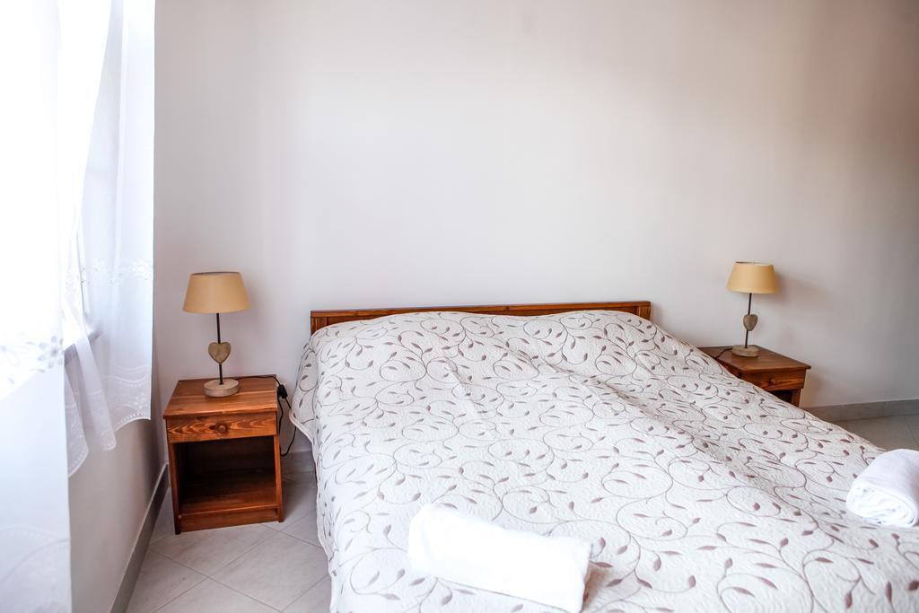 Katica Vendeghaz Hotell Tarcal Rom bilde